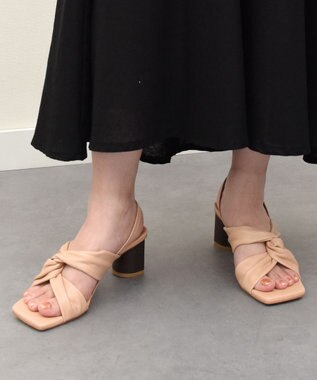 INTER-CHAUSSURES 【ANGEL ALARCON】スクエアトウクロスベルトサンダル