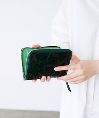 TOPKAPI 【TREASURE TOPKAPI】ローズエンボス ツヤ レザー ラウンドファスナー 二つ折り財布/パスポート対応 グリーン