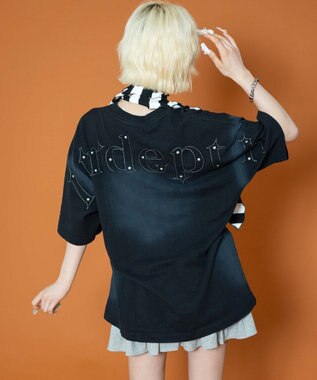 WEGO 【ユニセックス着用ITEM】バックスタッズグラフィックT（SS） ブラック