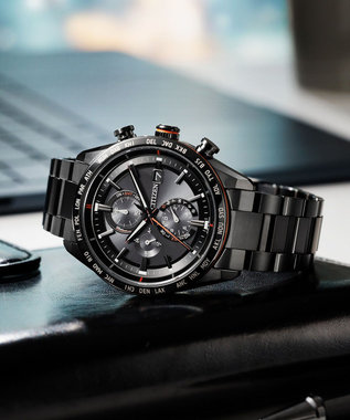 CITIZEN 【ATTESA ACT Line】ブラックボディに映えるオレンジのアクセントカラーが人気モデル AT8185-62E