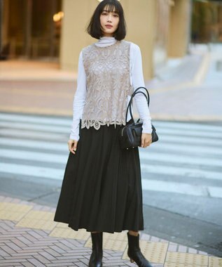 23区 エンブロイダリーレース ニットベスト ベージュ系