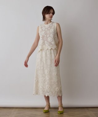 GRACE CONTINENTAL クロシュ刺繍トップ ホワイト