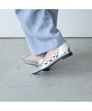 MODE ET JACOMO <carino>レーザーカットフラットパンプス シルバー