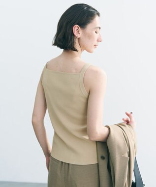 UNFILO 【新色追加/WEB限定カラー】スゴ機能美ニット スクエア キャミソール [WEB限定]サンドベージュ