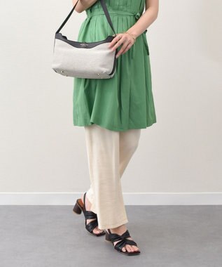 INTER-CHAUSSURES 【ANGEL ALARCON】スクエアトウクロスベルトサンダル ブラック