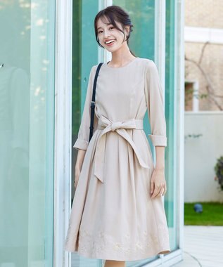 Tiaclasse L 【洗える】花柄刺繍フレアワンピース グレージュ