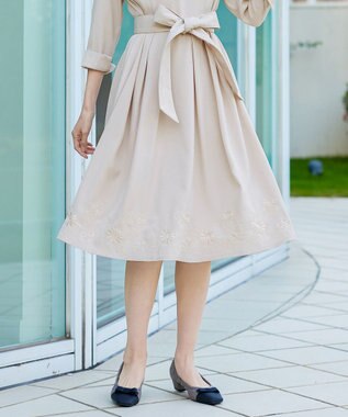 Tiaclasse L 【洗える】花柄刺繍フレアワンピース グレージュ