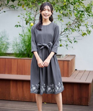 Tiaclasse 【洗える】花柄刺繍フレアワンピース チャコールグレー