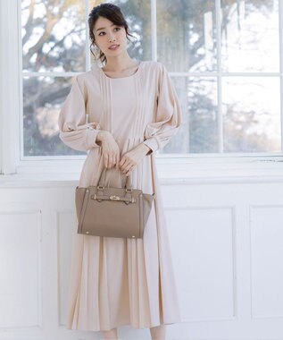 Tiaclasse L 【洗える】シンメトリープリーツワンピース ライトベージュ