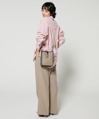 LA BAGAGERIE スクエアレザーミニショルダーバッグ グレージュ