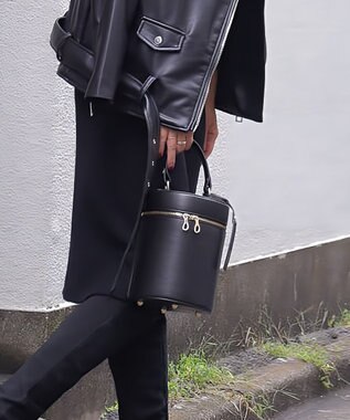 style code [Lyrss/リルス] イタリア製牛トコ皮 CITYエシカルレザースマート ショルダーポケット ブラック