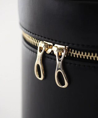 style code [Lyrss/リルス] イタリア製牛トコ皮 CITYエシカルレザースマート ショルダーポケット ブラック