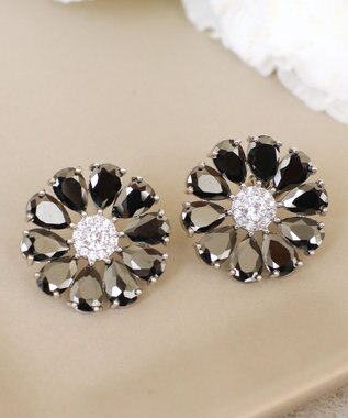  【金属アレルギー対応】ブラックフラワーピアス