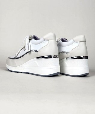 Dominic3 ヒールアップ グリッタートリム サイドジップスニーカー ホワイト