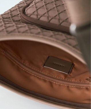 MIYABIYA LAQUOH【撥水加工】篭目柄エンボスボンディング ポケットショルダー カフェオレ