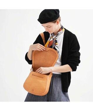 genten クオイオ　かぶせ付きショルダーバッグ ヌメベージュ