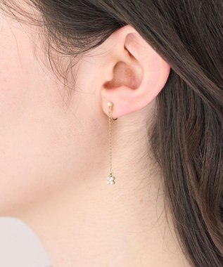 Phoebe 〈痛くないシリーズ/金属アレルギー対応〉タイニーフラワーロングライトフィットイヤリング　チェーン/小粒パール/揺れるイヤリング ホワイト