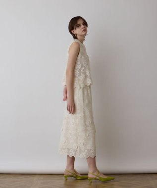 GRACE CONTINENTAL クロシュ刺繍トップ ホワイト