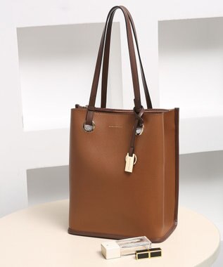 style code 【MERCURYDUO/マーキュリーデュオ】メタルアイレット　縦長トートバッグ 推し活ラージバッグ 縦長ショルダーバッグ キャメル