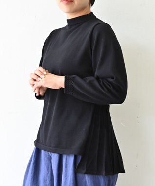 muuc 〈コットン100％強撚糸〉〈通気性が高いドライタッチな素材〉袖口ケーブル模様編み フレアーシルエット後ろプリーツ ハイネックプルオーバー