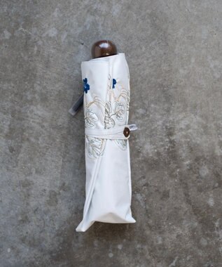 AND WOOL 〈一級遮光生地・晴雨兼用〉スミレ刺繍の日傘 （折りたたみタイプ） ホワイト