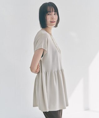 UNFILO L スゴ機能美ニット フレンチスリーブ ペプラム グレージュ