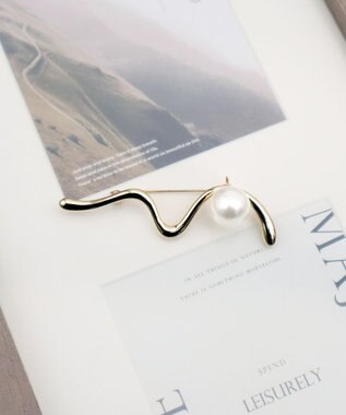 Tiaclasse パール付きニュアンスウェーブブローチ