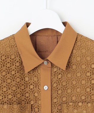 自由区 【ドラマ「明日はもっと いい日になる」着用】【洗える】ジオメトリックフラワーレースクロップド丈シャツ ブラウス モカ