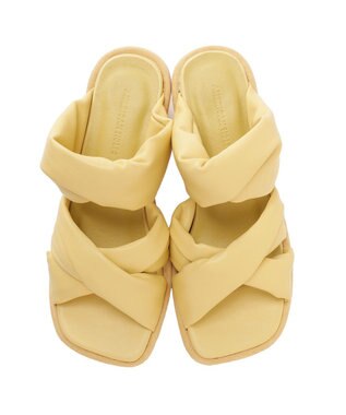 AMERICAN HOLIC パフツイストサンダル Yellow