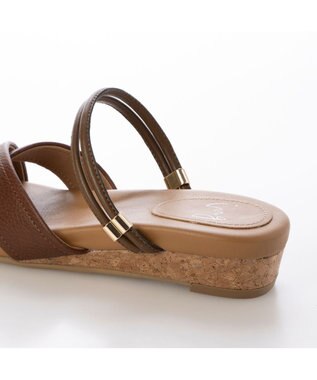 ing <ing>クロスベルトストラップサンダル ブラウン