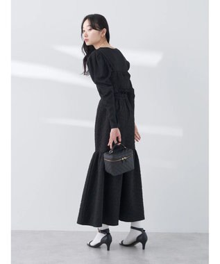 earth music&ecology エンボスフラワービスチェ Black