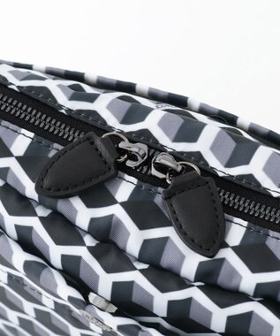 Y'SACCS キュービックモノグラム　スクエアショルダー ブラック