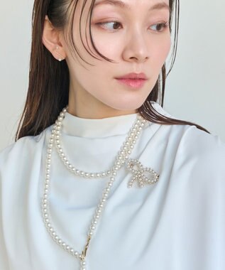Phoebe グレインパールリボンブローチ ホワイト