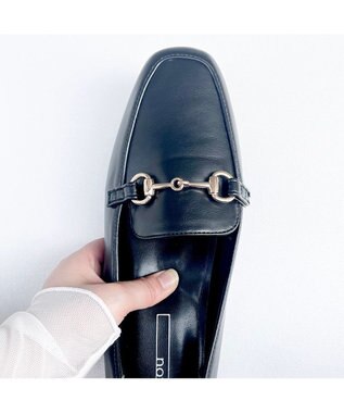 MODE ET JACOMO <noyau>スクエアトゥビット付きヒールローファー ブラック