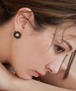 Tiaclasse 【金属アレルギー対応】ブラックフラワーピアス ゴールド