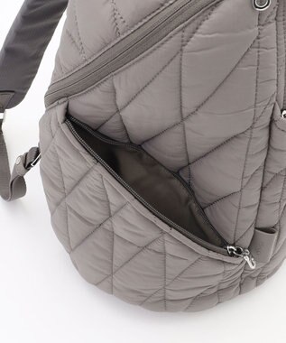 Y'SACCS バイアスキルトリュック グレージュ