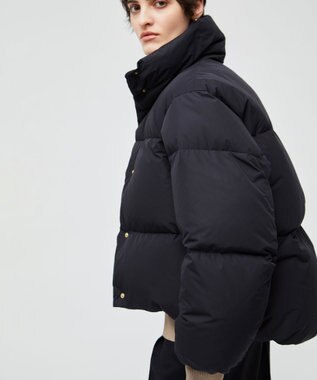 BEIGE， LACAN / ドロスト付きショートダウン Black