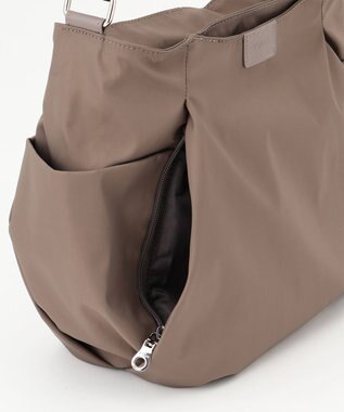 Y'SACCS 【ナイロンタフタ】トラベルショルダー ベージュ系その他