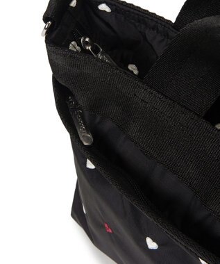 LeSportsac SMALL BUCKET TOTE/レッド/ホワイトハートEMB レッド/ホワイトハートEMB