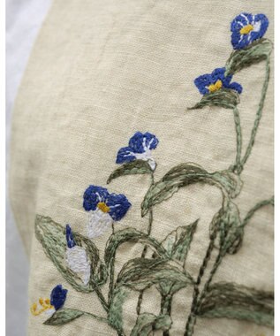 muuc つゆ草刺繍半袖プルオーバー〈日本製・上質な天然素材・遠州織物〉〈繊細なオリジナル花刺繍〉〈ゆったりフリーサイズ〉〈上品な大人の布帛Tシャツ〉 ホワイト