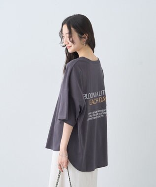 earth music&ecology ドルマンバックプリントＴｅｅ Charcoal Gray
