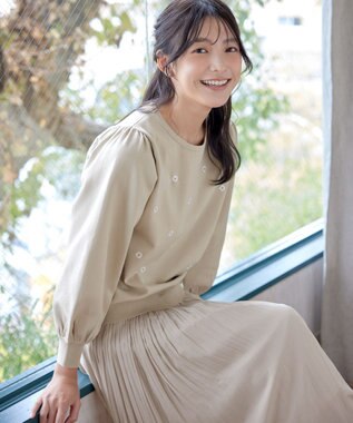 Tiaclasse 【洗える】フラワー刺繍ニットトップス ベージュ