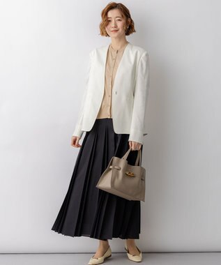 23区 【先行予約】アイアスマットストレッチ ノーカラージャケット ホワイト系