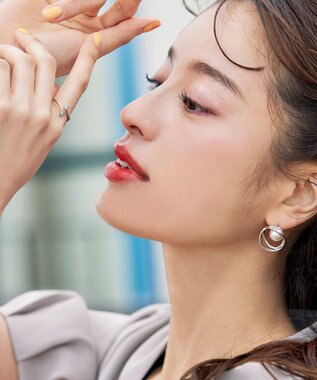 Tiaclasse 捻じりフープパール付きピアス ゴールド