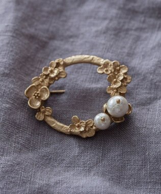 Pisceans フローラル&コットンパールブローチ マットゴールド