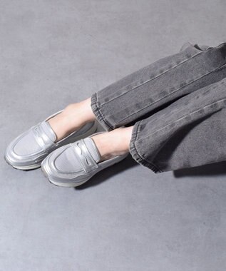 INTER-CHAUSSURES ＜衝撃軽減・抗菌防臭＞【BUSSOLA】撥水ローファースニーカー シルバー雑材