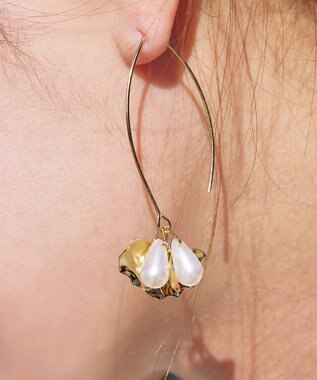 Tiaclasse 花弁ロングピアス ゴールド