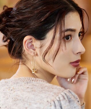 Tiaclasse 花弁ロングピアス ブラウン