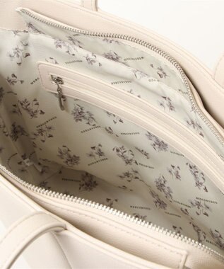 style code 【MERCURYDUO/マーキュリーデュオ】レニス　チャーム付きシンプルラージトートバッグ アイボリー