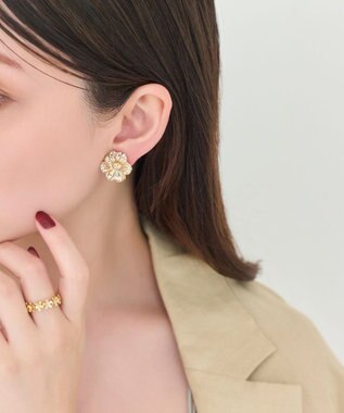 Phoebe フレグラントフラワーメタルイヤリング ゴールド